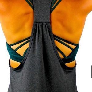 Kiava Breezy Top - relaxed fit.